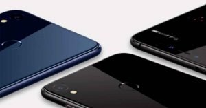 Regresando a los teléfonos que presentaría Meizu, el leak muestra que la serie de potenciaría con un procesador Qualcomm Snapdragon 845. El Meizu 16 regular tendría 6GB de RAM y variantes de 64GB o 128GB nativos, con una batería de 3,080mAh. Por su parte, el Meizu 16 Plus se ofrecería con los mencionados 8GB de RAM con 256GB nativos, aunque también habría una versión Pro más escueta en RAM; su batería sería de 3,800mAh. Las variantes del Meizu 16 también se diferenciarían por sus dimensiones: la primera llegaría con una pantalla de 5.6 pulgadas, mientras que la segunda subiría hasta las 6.1 pulgadas. Además, el modelo Plus podría contar con una configuración de cámara triple de 12MP + 12MP + 20MP, de acuerdo a la fuente. Por su parte, el regular tendría cámara doble trasera de 12MP + 20MP, y una cámara frontal de 20MP. Vale recordar que la presente es sólo información rumoreada y que Meizu no ha confirmado el desarrollo de la serie Meizu 16, que según se dice sería presentada hacia el mes de agosto. ¿Precios? El modelo regular con 64GB estaría en torno a los US$470, US$515 para la variante regular con 128GB nativos. Las ediciones Plus se venderían en torno a los US$580 para el que tiene 6GB de RAM, mientras que el avanzado equipo con 8GB de RAM ascendería a los US$625.