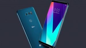 Esta semana nos llegaron las primeras imágenes del LG V40. El nuevo gama alta de la marca coreana llegará al mercado este otoño, y promete ser uno de los teléfonos más comentados. En gran parte será por la presencia de una triple cámara trasera, siguiendo de esta forma los pasos del Huawei P20 Pro. Un teléfono con el que la firma espera remontar sus malas ventas.