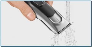 BRAUN Dale cariño a tu cortadora de pelo. Limpia tu cortadora de pelo después de cada uso, eliminando los pelos de las cuchillas con un cepillo, desinfectándolas con alcohol y aplicando una capa fina del aceite lubricante que viene con ellas. Es un trabajo de pocos segundos a cambio de años de uso de la recortadora libre de problemas.