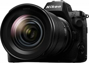 MONTURA Montura Z de Nikon SENSOR CMOS FX de 35,9 mm x 23,9 mm de 45,7 Mp PROCESADOR Expeed 7 SENSIBILIDAD ISO 64-25600 VISOR 1,27 cm, visor electrónico OLED de aproximadamente 3690 k puntos PANTALLA LCD abatible TFT táctil de inclinación vertical y horizontal con ángulo de visión de 170° ESTABILIZACIÓN Desplazamiento del sensor de imagen de 5 ejes ENFOQUE AUTOMÁTICO Detección de fase híbrida/AF de detección de contraste con ayuda AF con 493 puntos de enfoque disponibles VELOCIDAD DE OBTURACIÓN De 1/32000 a 30 s (elija entre los tamaños de paso de 1/3, 1/2 y 1 EV, ampliable hasta 900 s en el modo M); opciones Bulb y Time VELOCIDAD DE DISPARO Hasta 120 fps (en formato jpeg); 20 fps en formato RAW CONEXIONES Conectores USB de tipo C; conector USB de datos (SuperSpeed USB); conector USB de suministro de energía; HDMI tipo A; toma estéreo de minicontactos (3,5 mm TARJETAS COMPATIBLES CFexpress (Tipo B), XQD, SD, SDHC (compatible con UHS-II), SDXC (compatible con UHS-II) VÍDEO N-RAW (12 bits), Apple ProRes RAW HQ (12 bits), Apple ProRes 422 HQ (10 bits), H.265/HEVC (8 bits/10 bits), H.264/AVC (8 bits) DIMENSIONES (AN X AL X F) 144 x 118.5 x 83 mm PESO 910g con batería y tarjetas