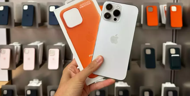 ¿Dónde es más barato un iPhone? Si vives en Cataluña, o cerca, puede que Andorra sea un lugar interesante, ¿verdad? Pues bien, los impuestos son mucho menores 4,5 %, saben lo que ocurre con este tipo de productos, e incluso tiendas como K-Tuin, la cual solo se ubica en España, es el único distribuidor a nivel mundial aceptado por Apple y garantizado por Apple, tiene una tienda allí, con unos precios mucho más económicos. 